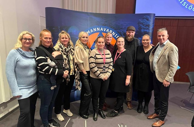 Núverandi og fyrrverandi nemendur í áfallastjórnun ásamt Víði Reynissyni, sviðsstjóra hjá Almannavörnum.