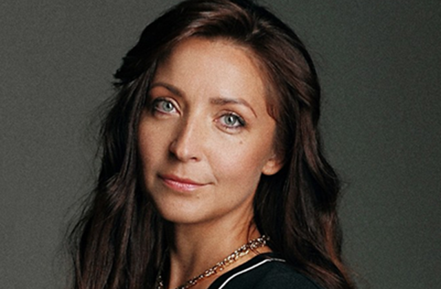 Frú Vigdís Finnbogadóttir hyllt við heimili sitt árið 1980, þegar úrslit forsetakosninga lágu fyrir.