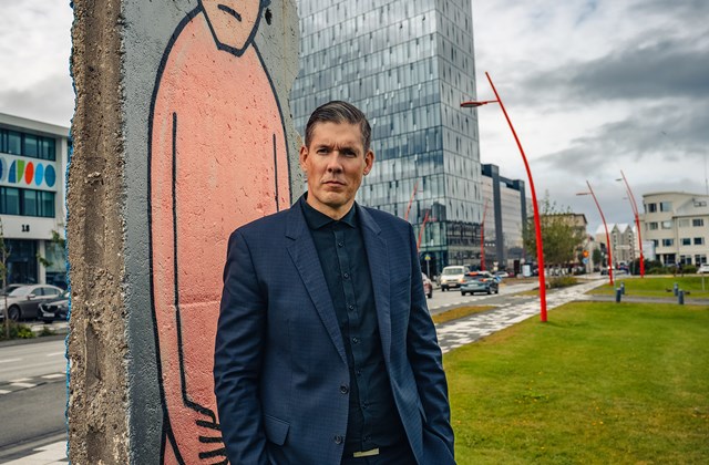 Bjarni Már með starfsstöð Háskólans á Bifröst í Borgartúni og Höfðatorg í baksýn.