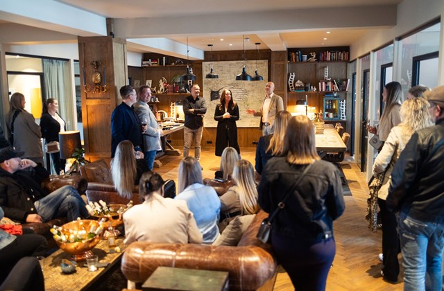 Ragnar Már og Brynjar Þór með gestum markaðsdagsins, Bifrestingunum og markaðsstjórunum Tinnu og Fanneyju.