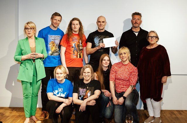 Sirrý Arnardóttir kennari námskeiðsins og nemendur í skapandi greinum. Ljósmyndari Yulia Kovalenko.