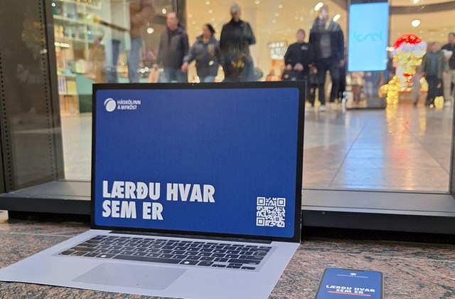 Soffía Dagmar sat fyrir svörum í fjarnámsráðgjöf í Smáralindinni sl. laugardag.