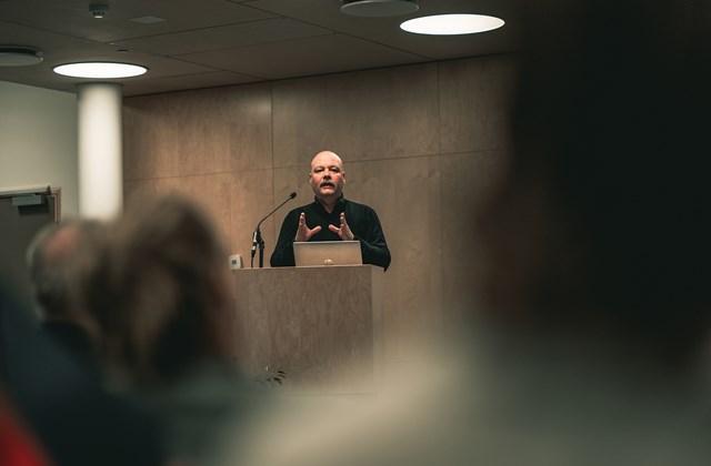 Okkar hlutverk að vera gagnrýnin og spyrja spurninga