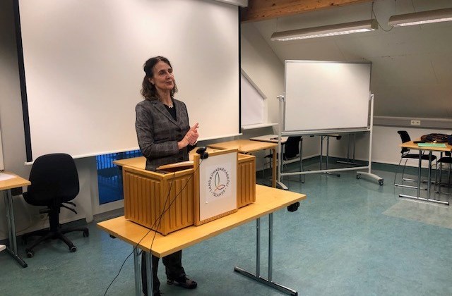 Dr. Margrét Jónsdóttir Njarðvík, rektor Háskólans á Bifröst, í pontu á Hvanneyri.
