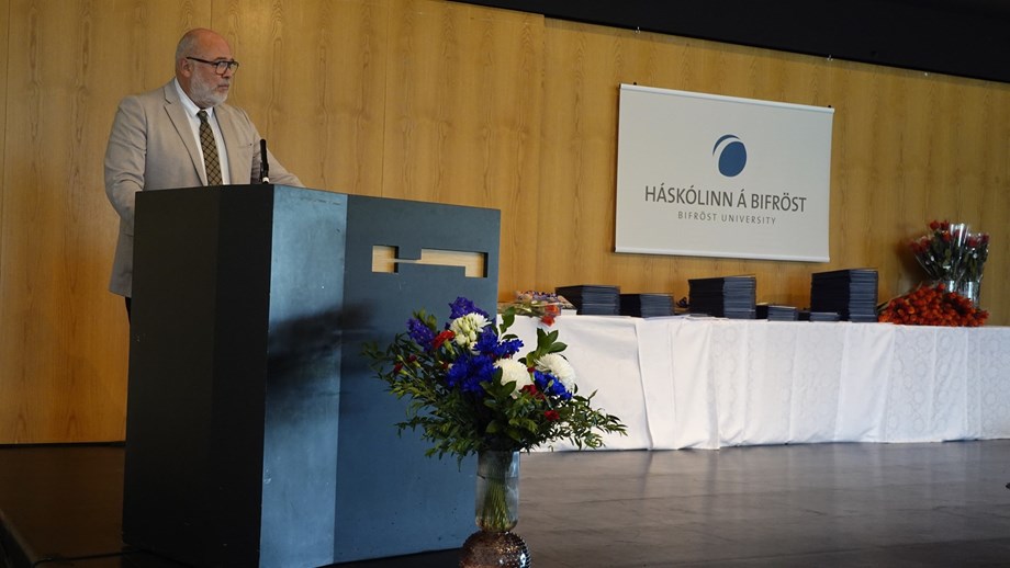 Hátíðleg stund á útskrift Háskólans á Bifröst