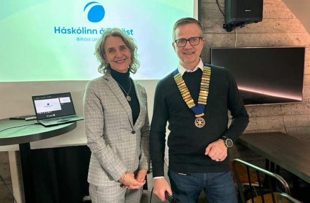 Margrét Jónsdóttir Njarðvík ásamt Sævari Kristinssyni, forseta Rotary Reykjavík Miðborg, á fundi klúbbsins í gær.