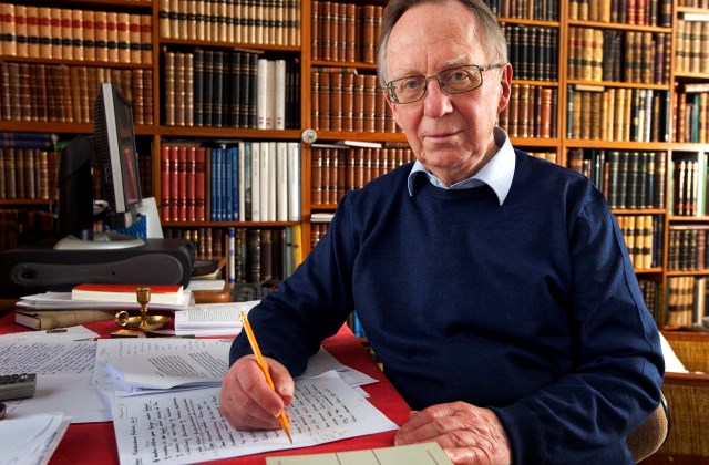 Sigurður Líndal er látinn